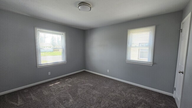 Building Photo - 1566 Thalia Ave