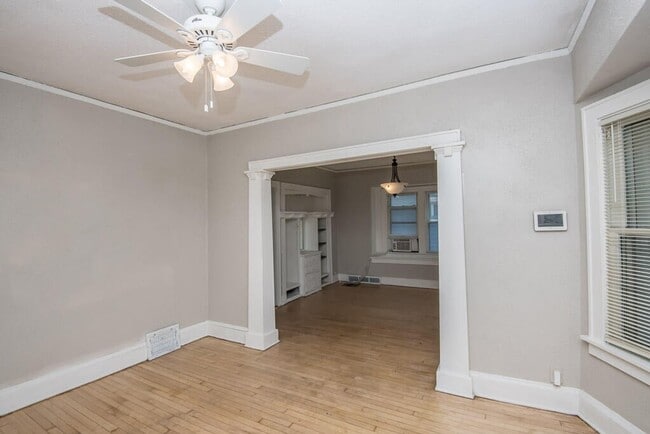 Building Photo - Updated 4-Bed Single Family Home with Clas...