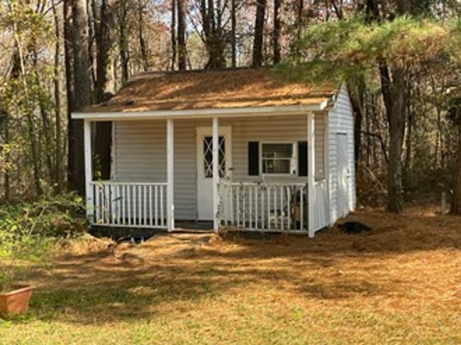 Building Photo - Private Setting/ Large Lot 3 bedroom 2 bath