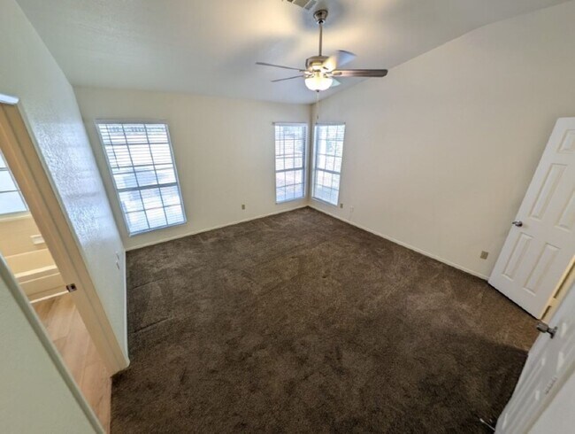 Building Photo - 5117 Kingsbridge