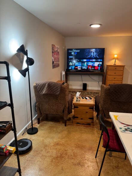 Building Photo - 2091 Fallbrook Ct