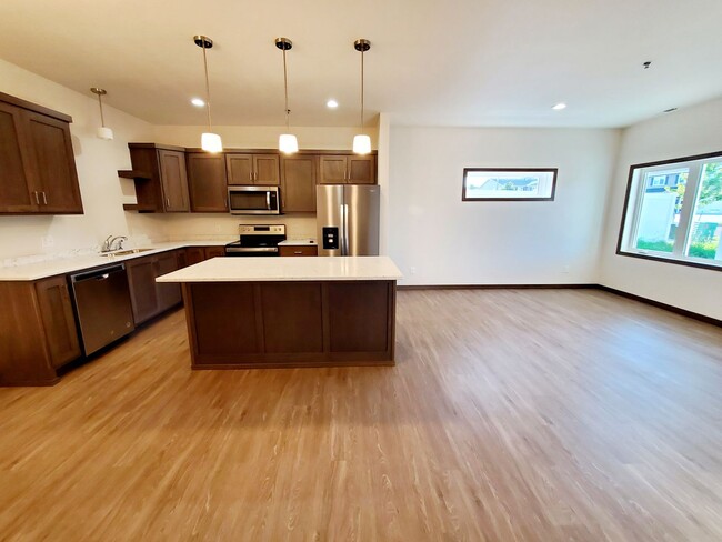 Building Photo - 3 Bed 2.5 Bath Townhome!