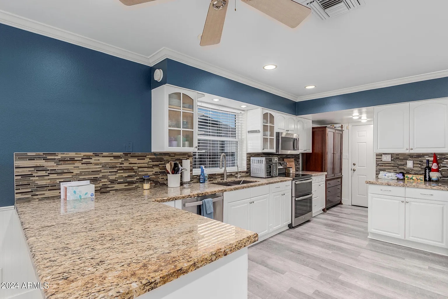 Building Photo - 2547 E Corrine Dr