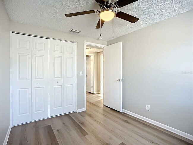 Building Photo - 632 Ephrata Dr