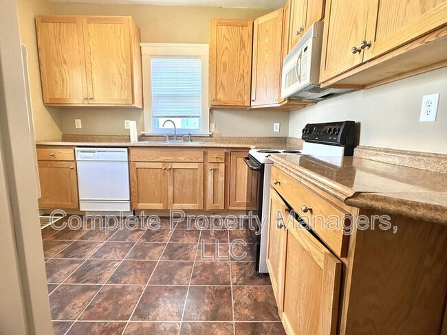 Building Photo - 806 John Farry Pl