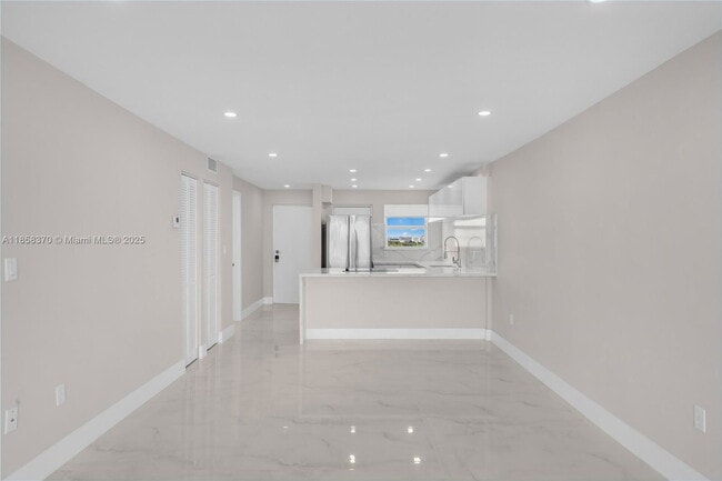 Building Photo - 1331 Lincoln Rd