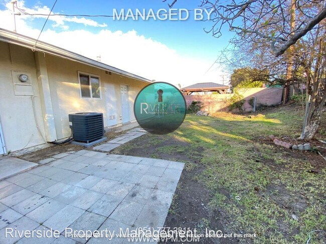 Building Photo - 3 br, 2 bath House - 340 E. Citron St