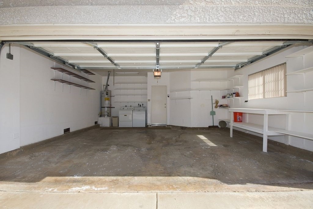 Building Photo - 18316 1/2 Keswick St