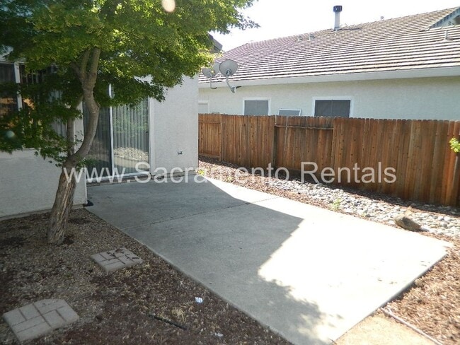 Building Photo - Nice 3bd/2ba Home with 2 Car Garage near Roseville Galleria
