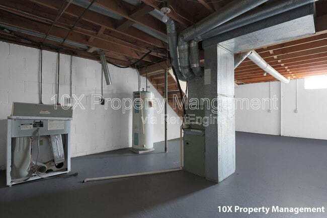 Building Photo - 6169 Laurelwood Ct