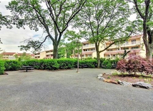 Building Photo - 1203 River Rd
