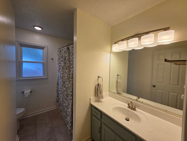 Building Photo - Welcome to Your Dream Retreat!