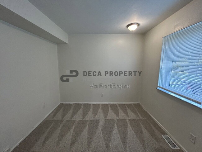 Building Photo - 9910 Broadmoor Dr
