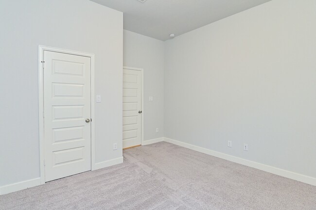 Building Photo - 12830 Spiegel St