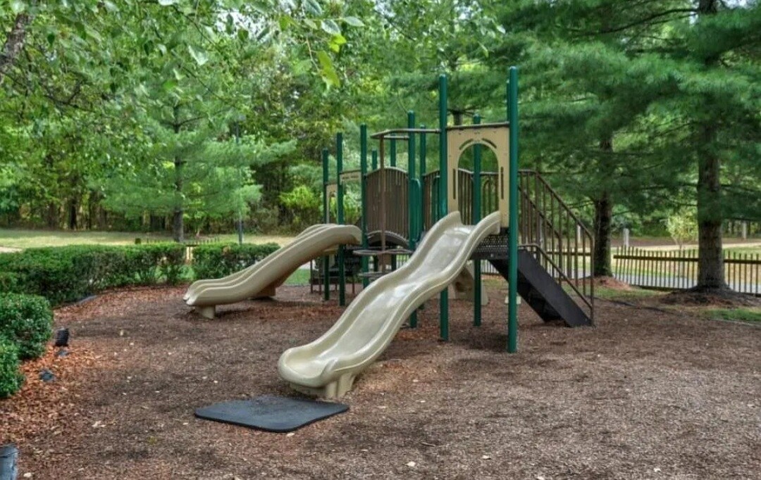 Building Photo - 906 Rhoads Dr