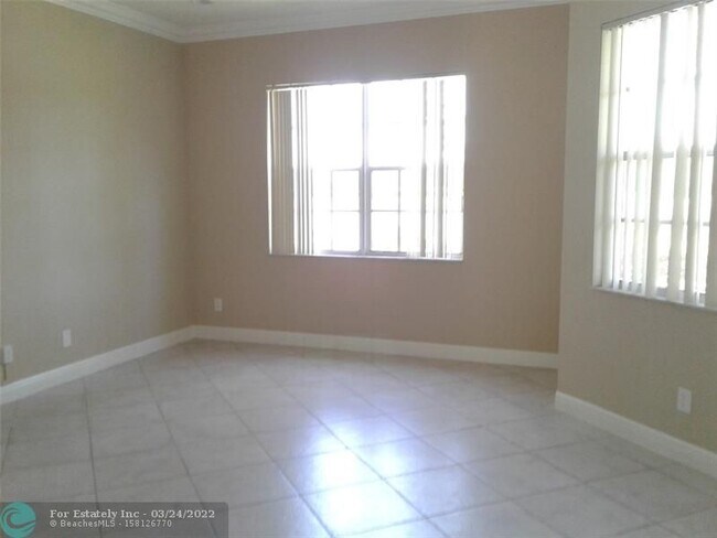 Building Photo - 3409 Lakeside Dr