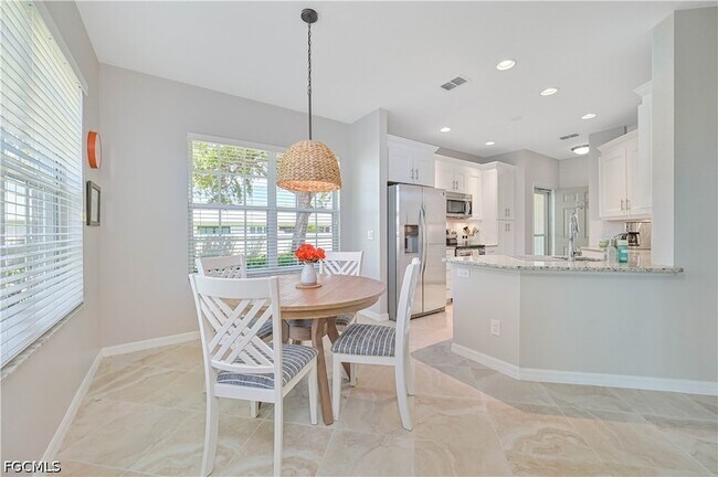 Building Photo - 14550 Glen Cove Dr