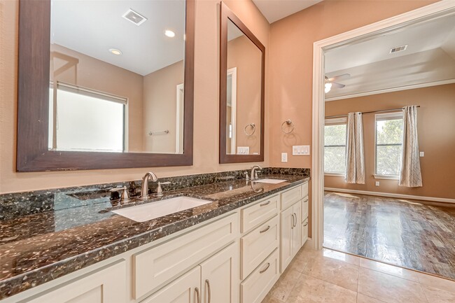 Building Photo - 5811 Kiam St