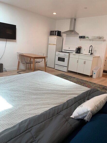 Building Photo - 2847 S Holt Ave