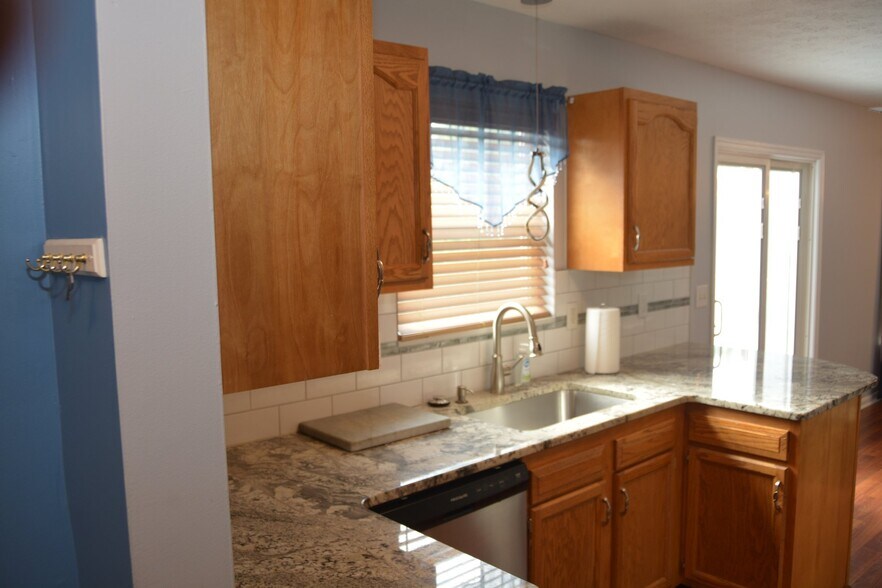 Building Photo - 979 Kemper Meadow Dr