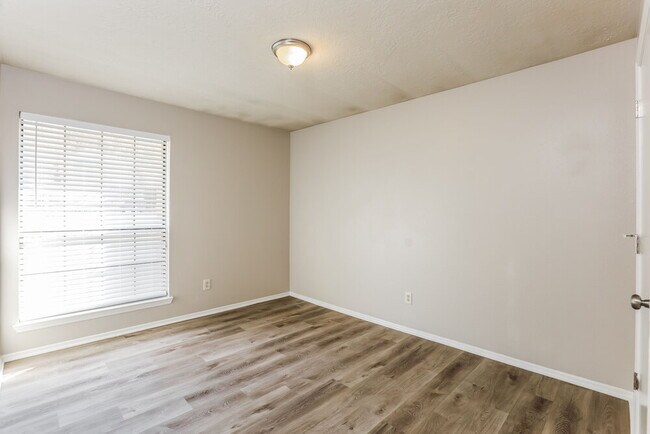 Building Photo - 7049 Ivy Pointe Row