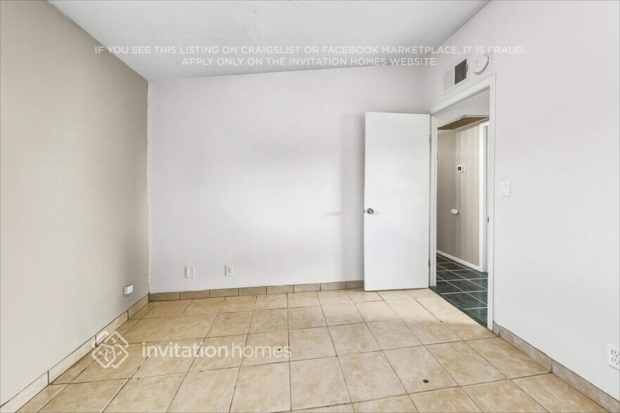 Building Photo - 449 S Stewart