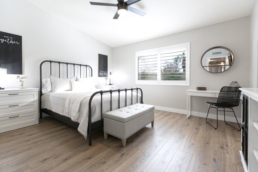 Master Bedroom Queen bed with ensuite - 413 E Harwell Rd