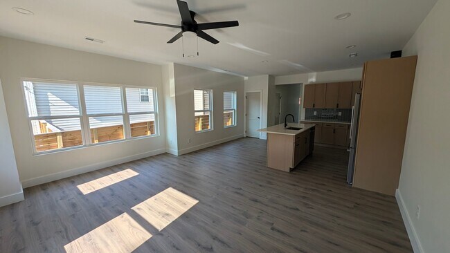 Building Photo - 2544 Selma Ave