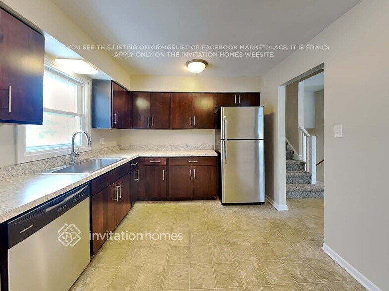 Building Photo - 240 Hale St