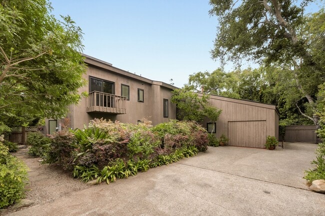 Building Photo - 1539 Miramar Ln