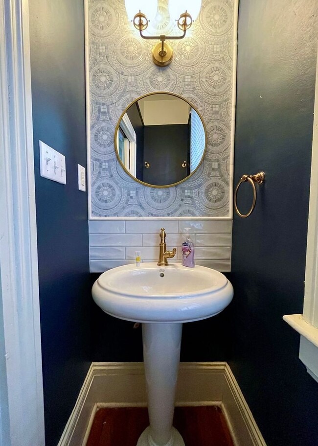 Building Photo - Available for lease May-September 2026. Stunning Fully-Furnished 3 BR/2.5 BA Available in the Hea...