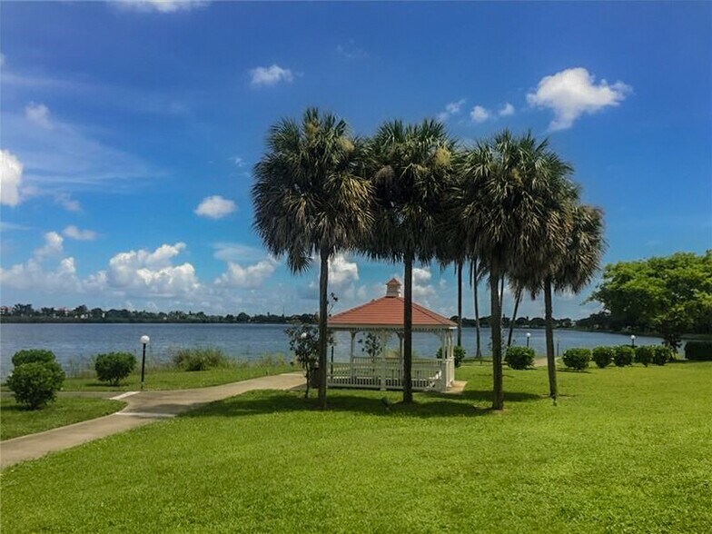 Building Photo - 2861 N Oakland Forest Dr