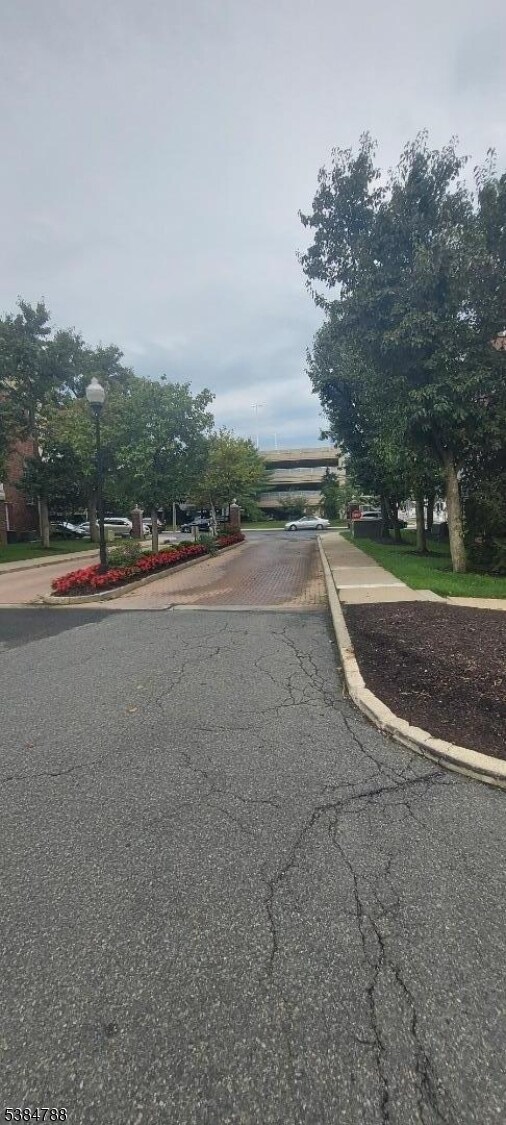 Building Photo - 34 Howard Ct