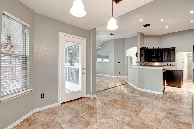 Building Photo - 18 Bonnaire Dr