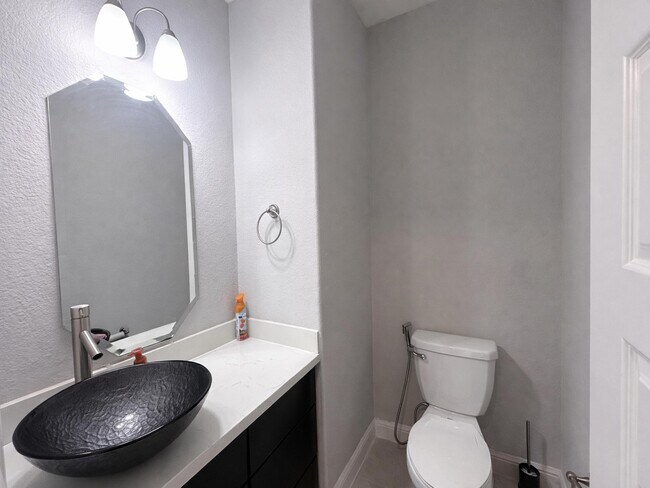 Building Photo - 2406 Trocadero Ln