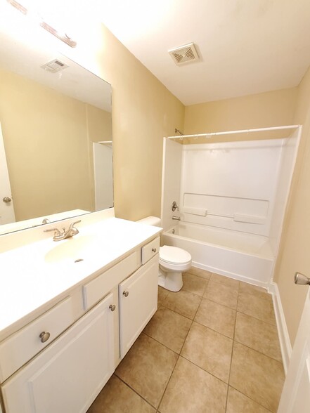 Building Photo - 1456 Kennesaw Dr NW