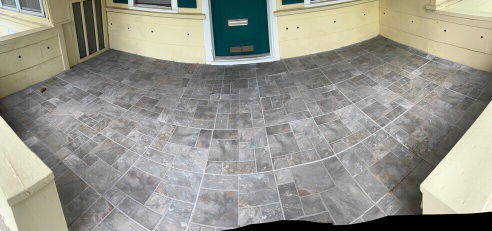 Building Photo - 2210 Dellwood Ave