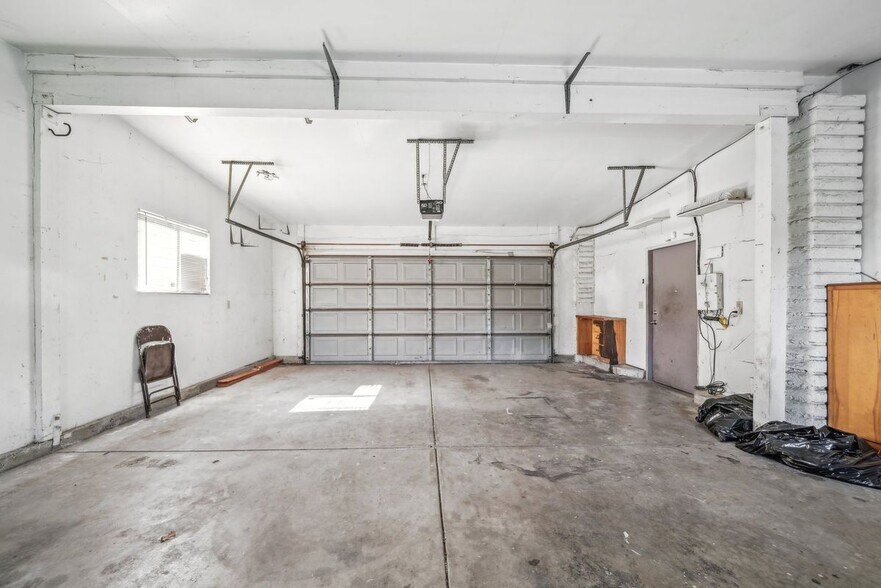 Building Photo - 3098 N Arrowhead Ave