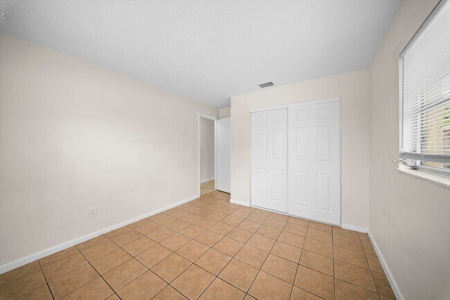 Building Photo - 5551-5553 5th Ave