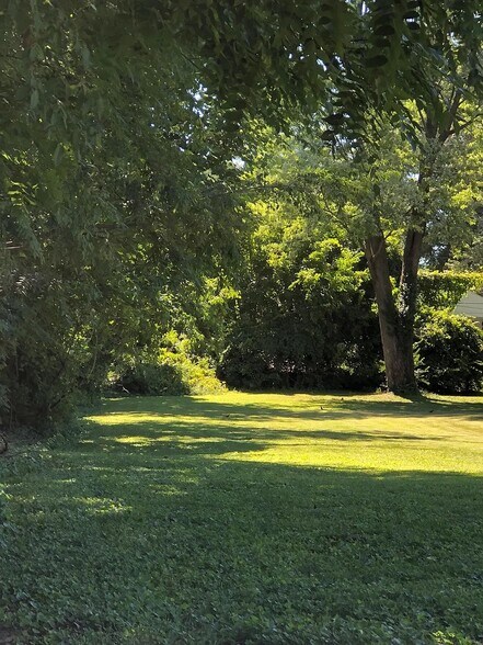 Building Photo - 131 N Hillsdale Dr