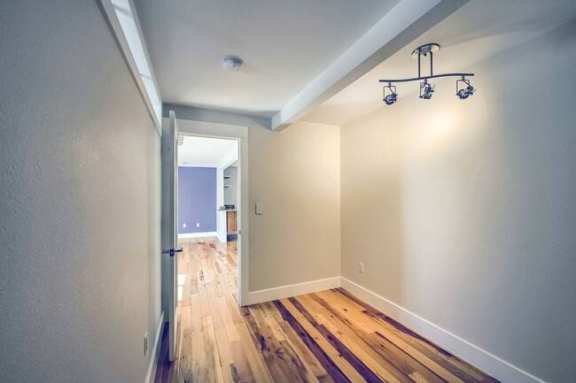 Building Photo - Cozy Condo in LoHi - One Bedroom Plus Offi...