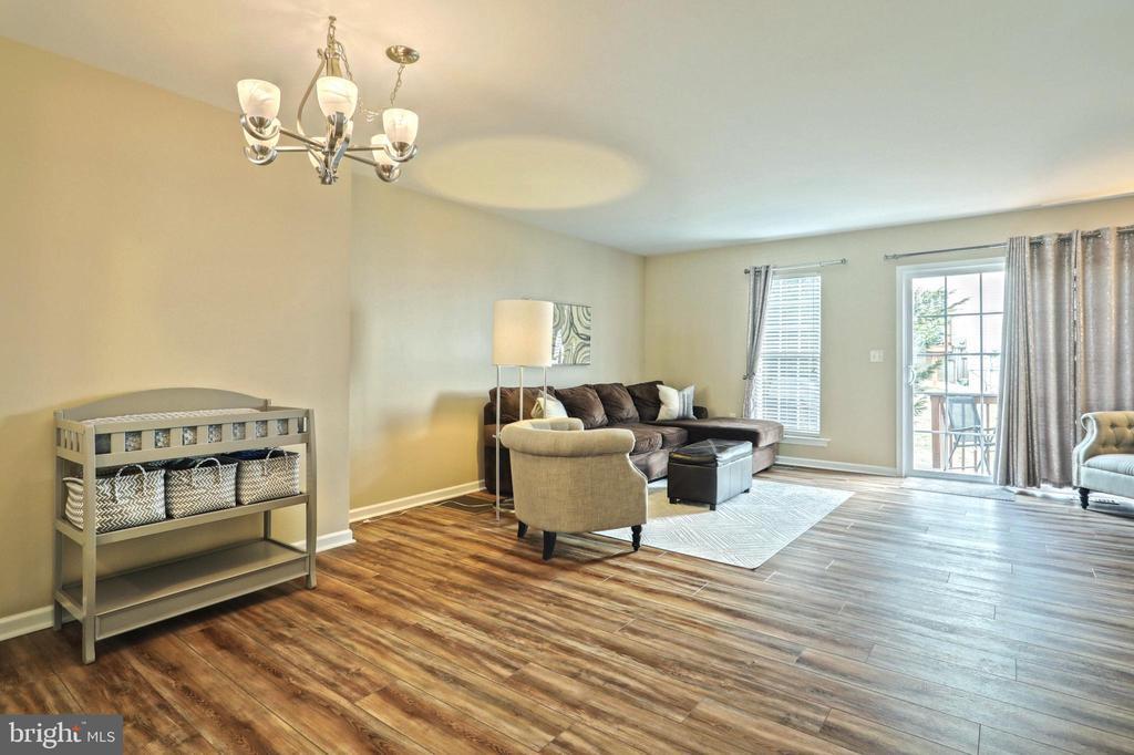 Living Room (3) - 2723 Foxshire Dr