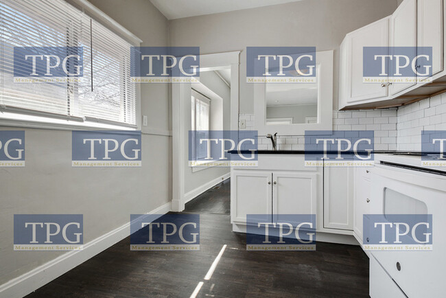 Building Photo - 573 S Crescent Ave