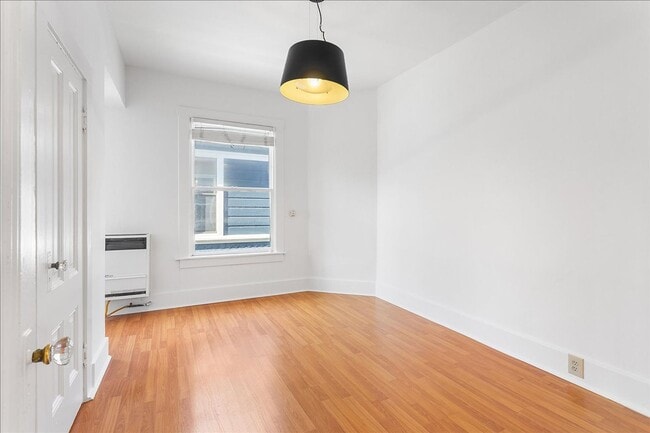 Building Photo - 1821 Encinal Ave