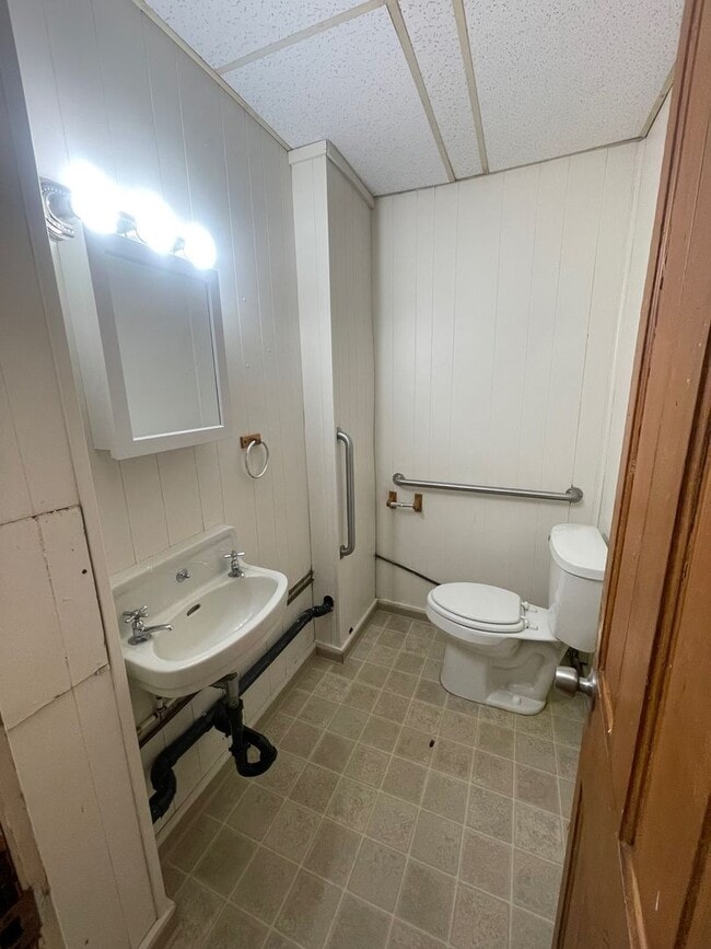 Building Photo - 334O