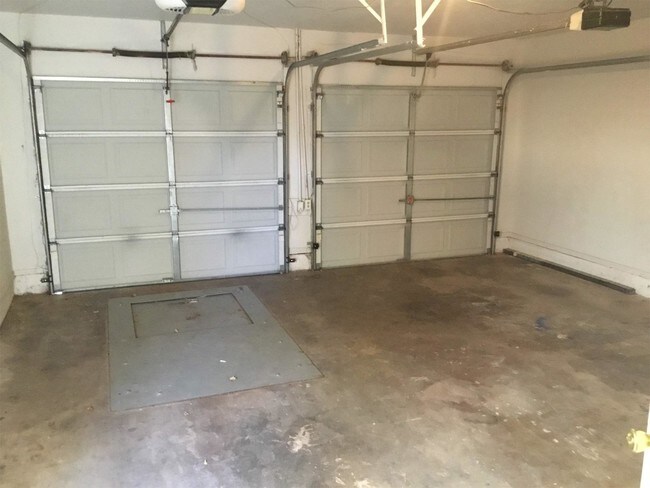 Building Photo - 513 S Silver Leaf Dr