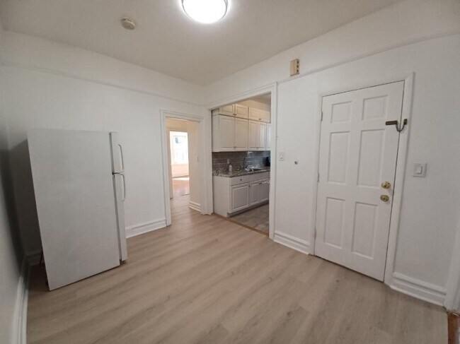 Building Photo - 3 bedroom in Woodside NY 11377