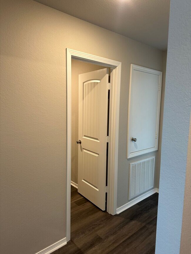 Building Photo - Now Pre-Leasing! | Discover This Charming 3-Bedroom, 2-Bath Home in Cypress Bend