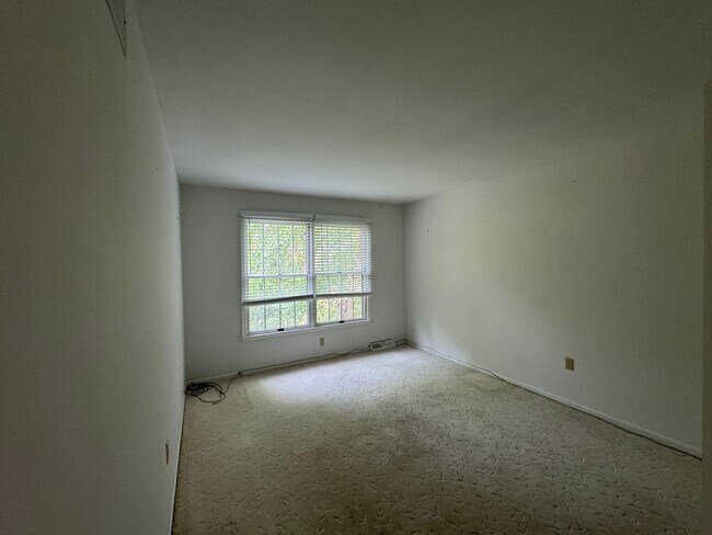 Building Photo - Montgomery Township 3 Bedroom 2.1 Bath Colonial with loft for rent $3,200/month