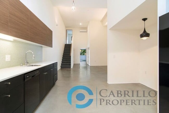 Building Photo - 2870 Fourth Ave